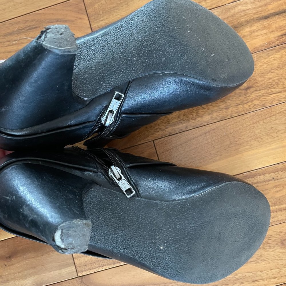 Cute spring/fall booties - Picture 2 of 2